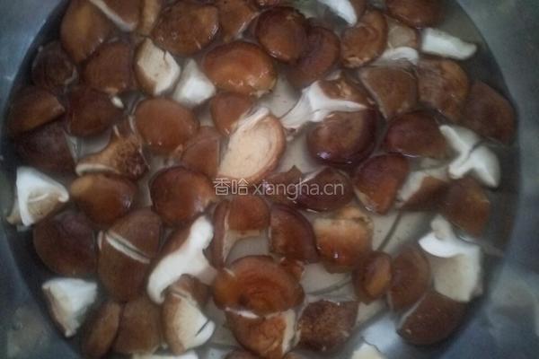 香菇豆芽菜的做法图解2