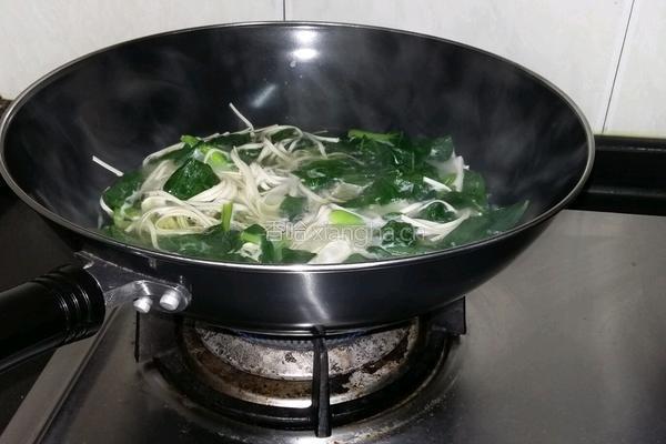 小青菜飘油汤挂面的做法图解6