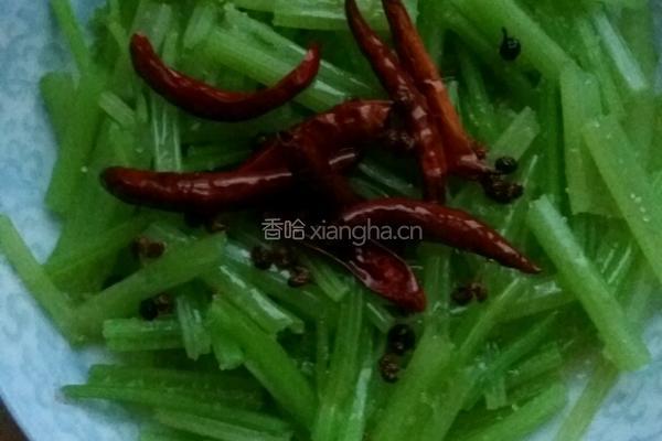 麻辣芹菜的做法图解5
