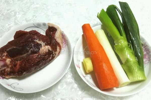 羊肉蒸饺的做法图解1
