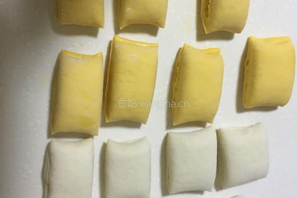 鸳鸯甜花卷的做法图解7