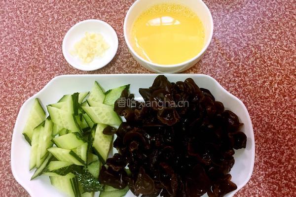 黄瓜木耳炒鸡蛋的做法图解3
