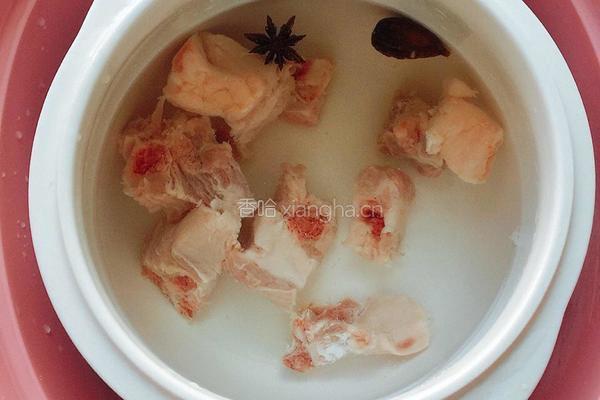 干花生炖排骨的做法图解3