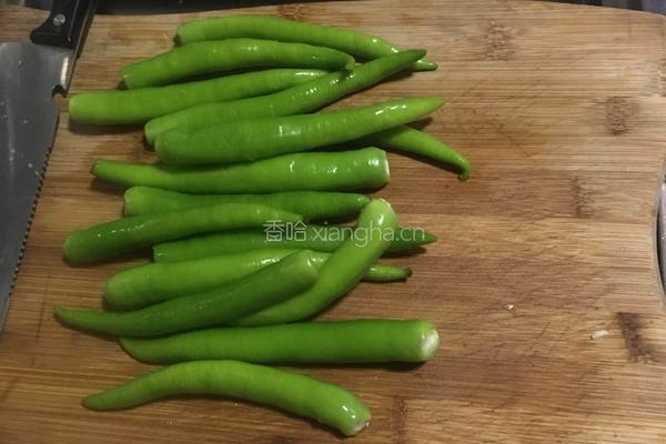 杭椒炒肉的做法图解1