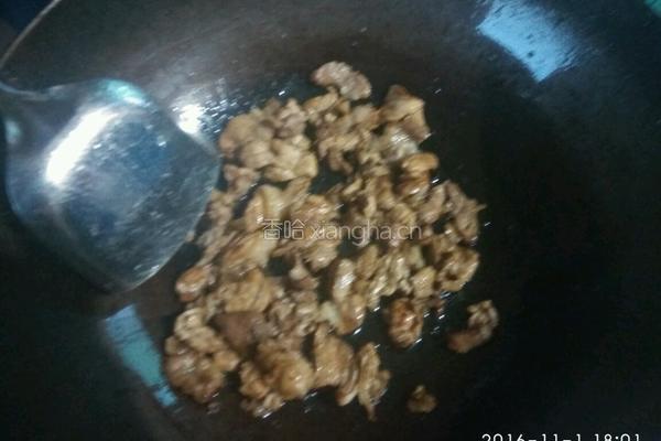 杏鲍菇炒肉片的做法图解2