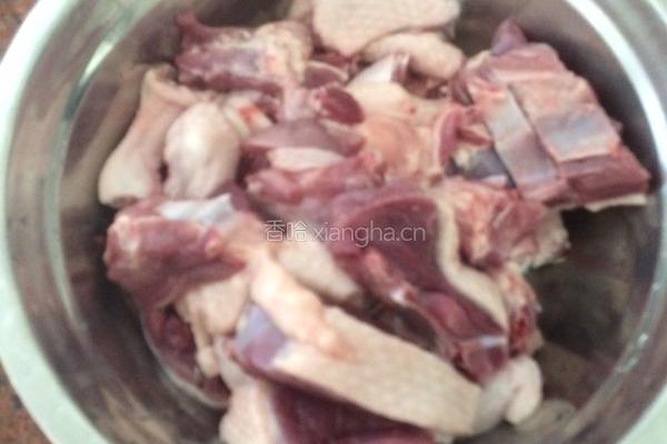 土豆焖鸭的做法图解1