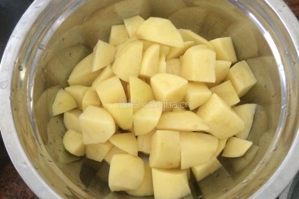 土豆焖鸭的做法图解3
