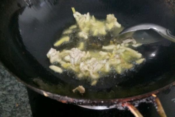 酸菜肉丝哨子的做法图解3