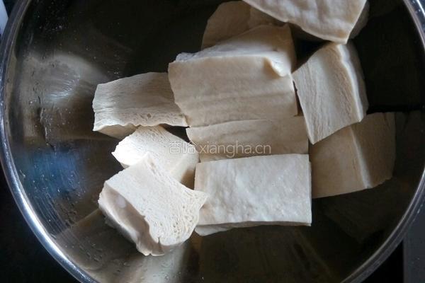 酸菜炖冻豆腐的做法图解2