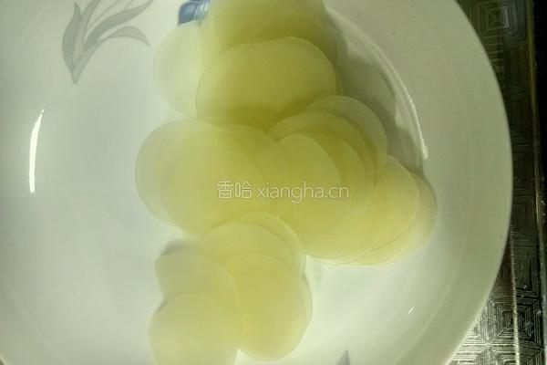 炸虾片的做法图解1