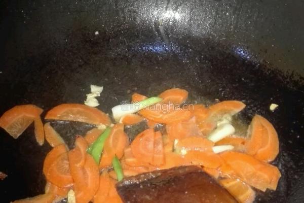 山药木耳炒虾仁的做法图解4