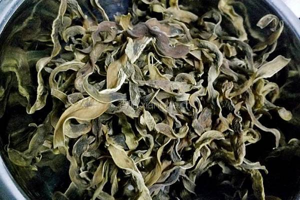 农家干豆角焖鸡的做法图解1