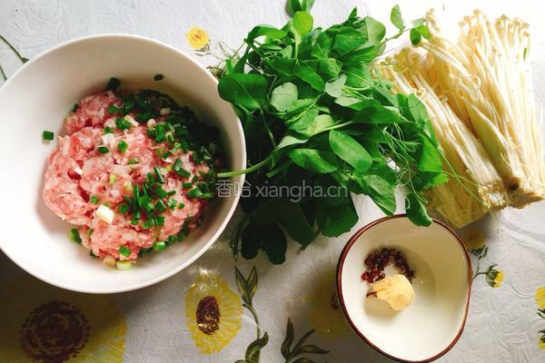 金针菇丸子汤的做法图解1
