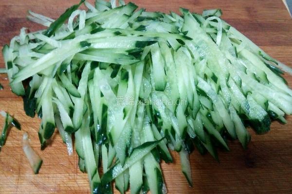 鸡丝黄瓜的做法图解6