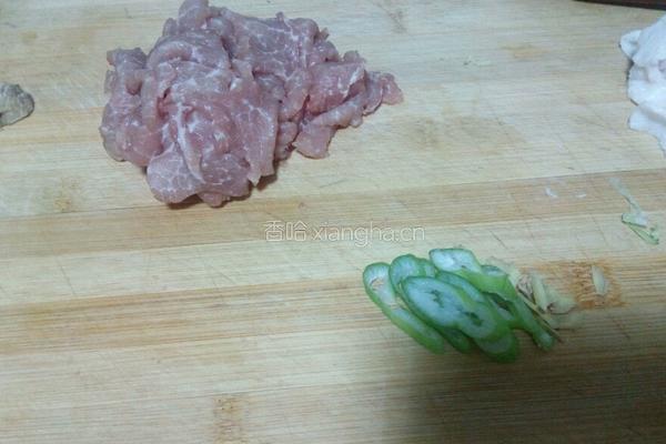 肉片木耳青笋的做法图解3