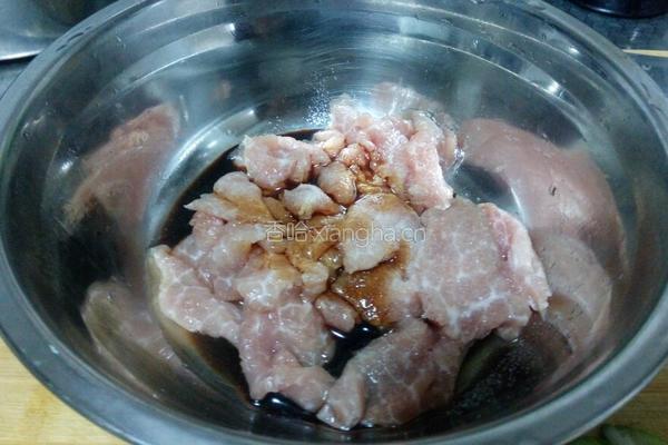 肉片木耳青笋的做法图解4