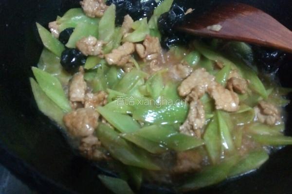 肉片木耳青笋的做法图解11