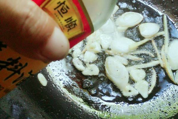 鸡蛋豆腐鲫鱼汤的做法图解13