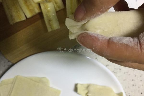 香蕉混沌皮糖果粒的做法图解3