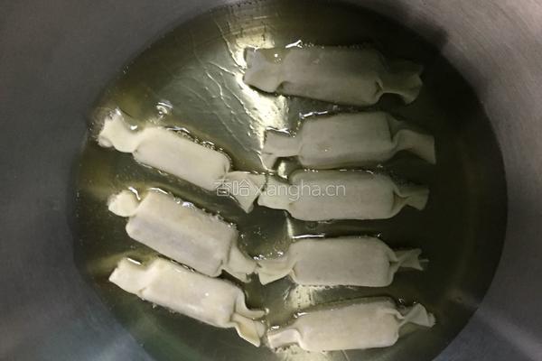 香蕉混沌皮糖果粒的做法图解5