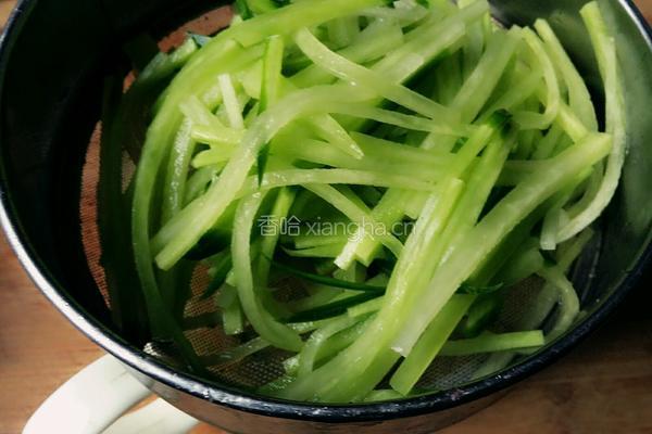 剁椒果仁萝卜丝的做法图解10