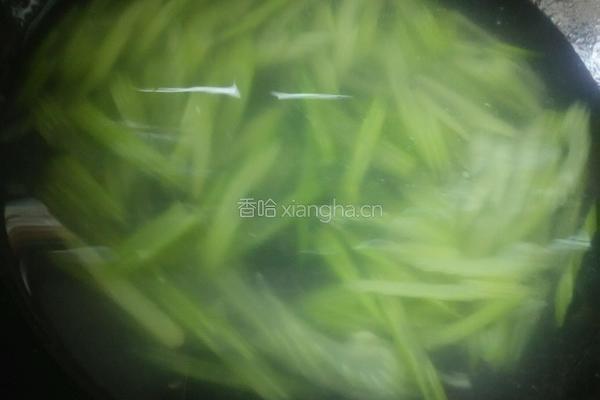 芹菜炒豆干的做法图解2