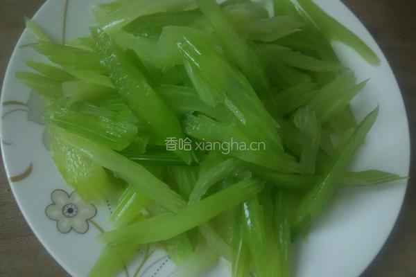 芹菜炒豆干的做法图解3