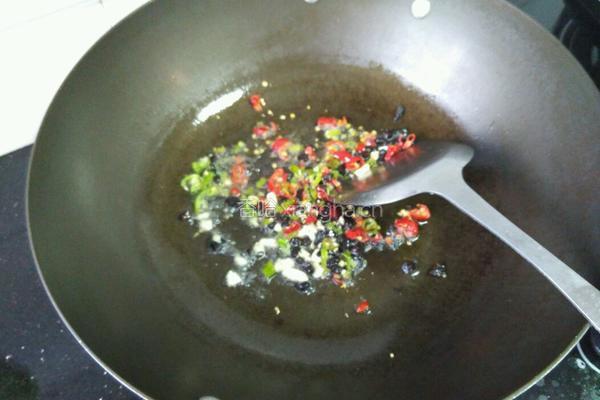 豆豉辣椒炒冬瓜的做法图解3