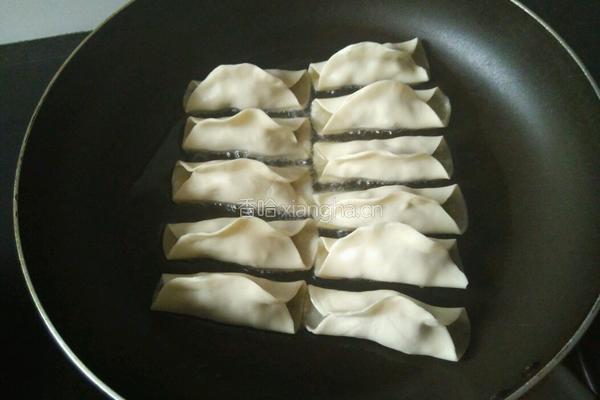 饺子皮锅贴的做法图解10