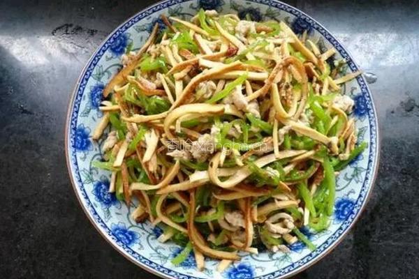 青椒香干炒肉丝的做法图解11