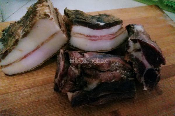 腊肉炖汤的做法图解2