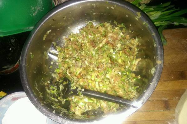 猪肉大葱饺子的做法图解1
