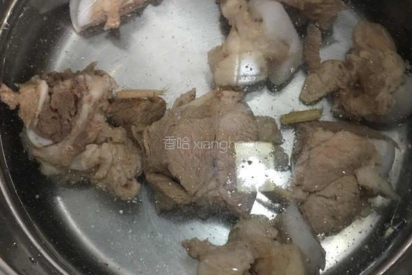 胡萝卜山药大骨头汤的做法图解3