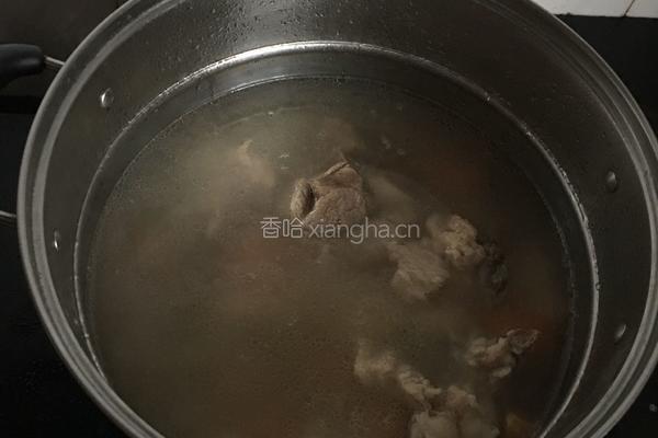 胡萝卜山药大骨头汤的做法图解6