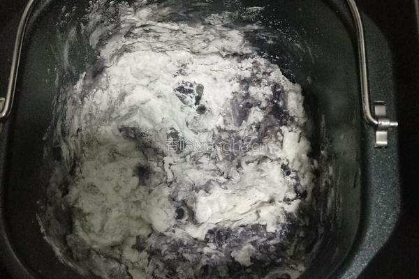 黑米面芝麻甜馅包的做法图解1