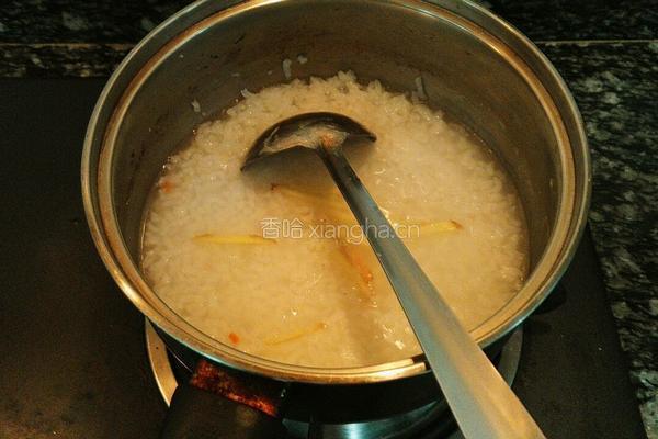鲜虾鸡肉蘑菇粥的做法图解2