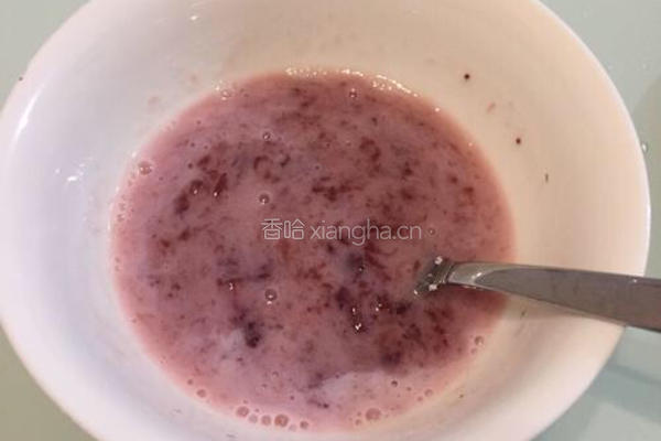 草莓慕斯(超级简单版)的做法图解2