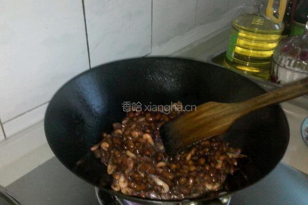 酱毛豆炒小虾的做法图解2