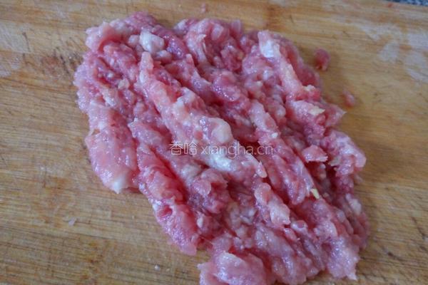 肉末玉米粒的做法图解1