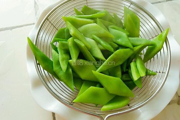 木耳芸豆炒火腿肠的做法图解6