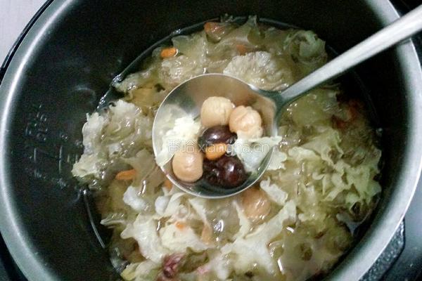 银耳红枣桂圆汤的做法图解8
