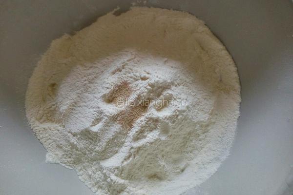 肉丁白菜包子的做法图解1
