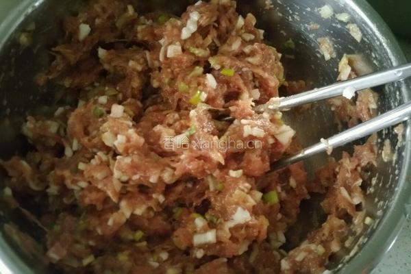 牛肉萝卜蒸饺的做法图解4