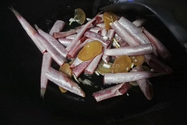 赤岭鱼煮萝卜干的做法图解4