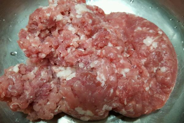猪肉虾仁韭菜水饺的做法图解1