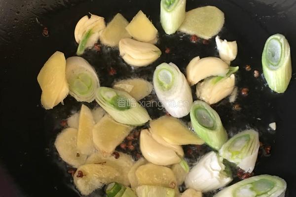 土豆萝卜炖鸡块儿的做法图解5