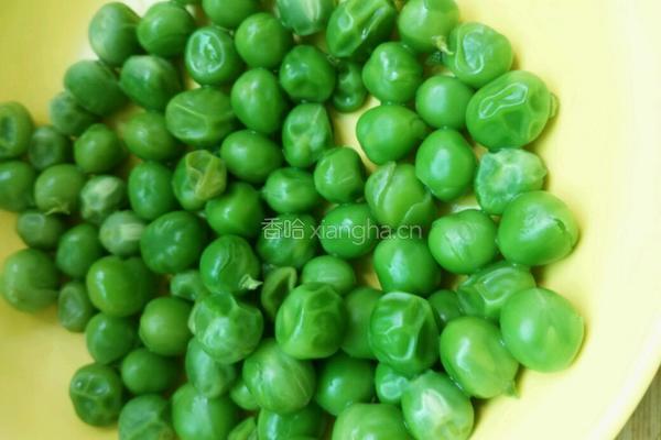 豌豆鸡蛋炒饭的做法图解2