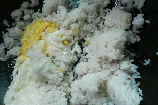 豌豆鸡蛋炒饭的做法图解6