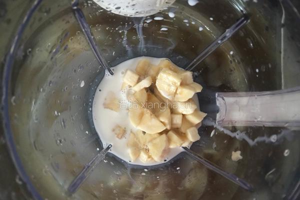 香蕉牛奶松饼的做法图解3
