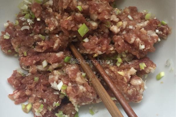 洋葱猪肉馅饼的做法图解1
